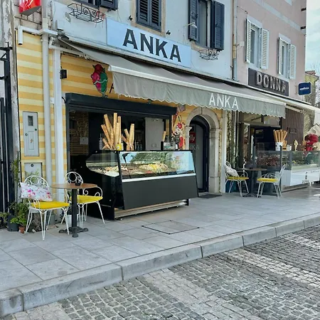 Nina Selce